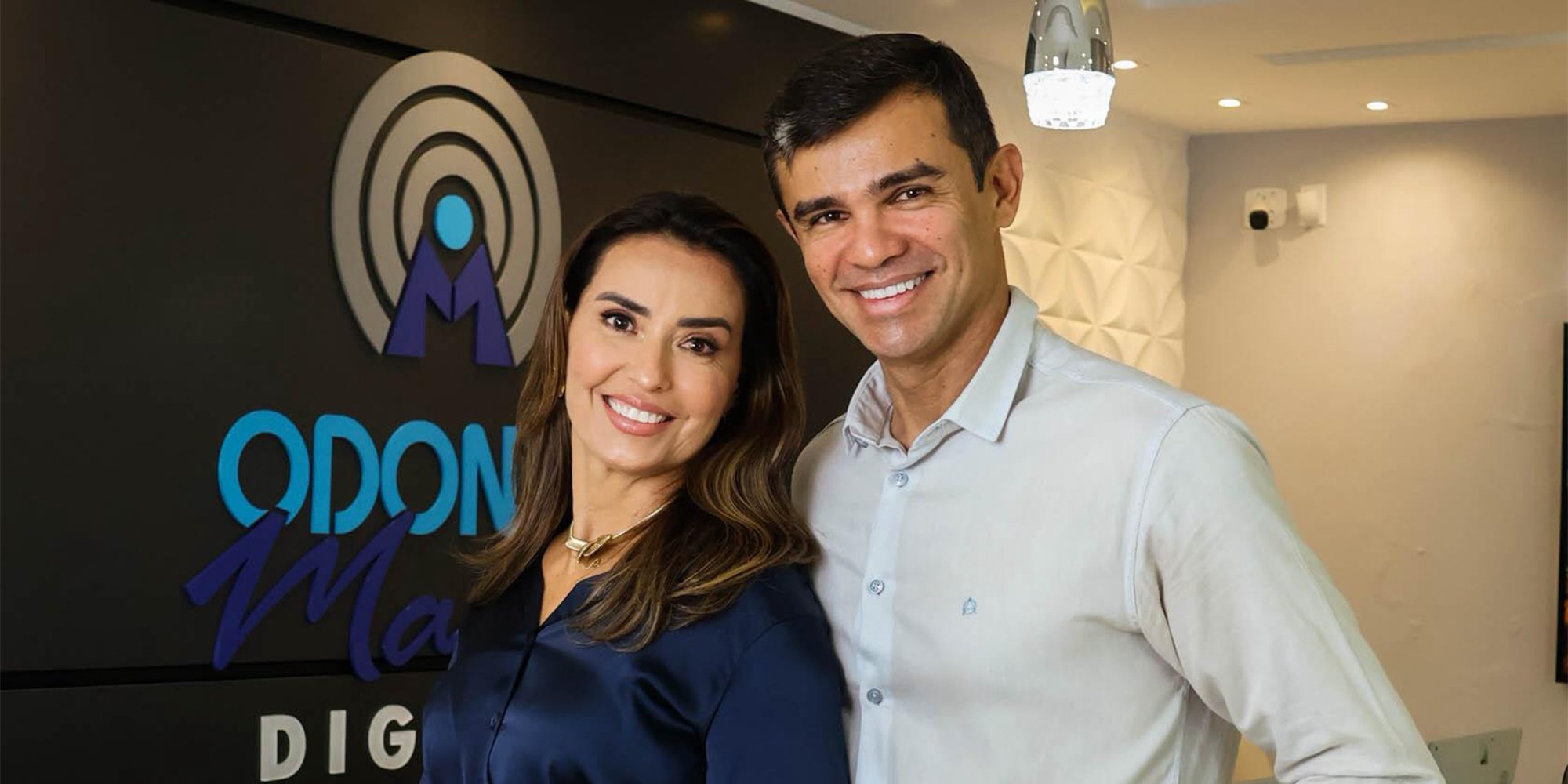Dra. Alessandra Mouzinho Magalhães e Dr. Emílio Magalhães, fundadores da OdontoMaster Digital
